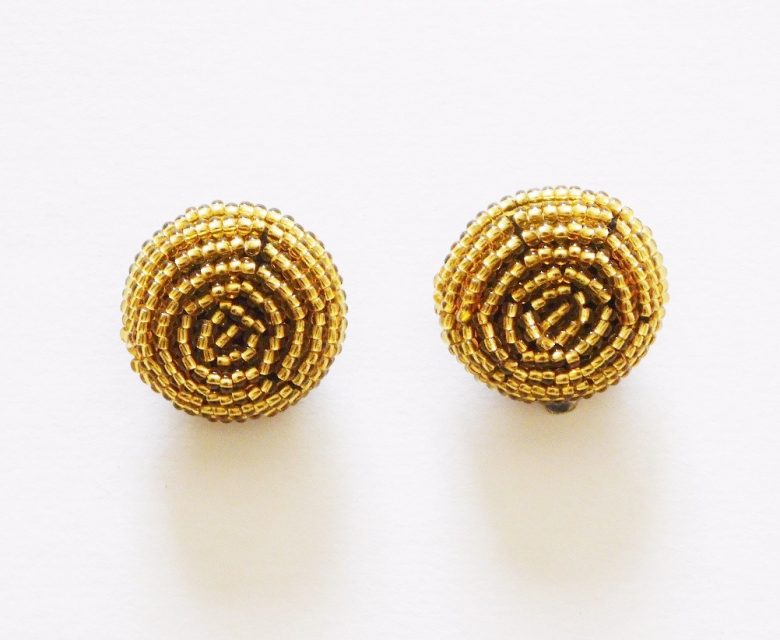 LUNGI CLIP-ON EARRINGS