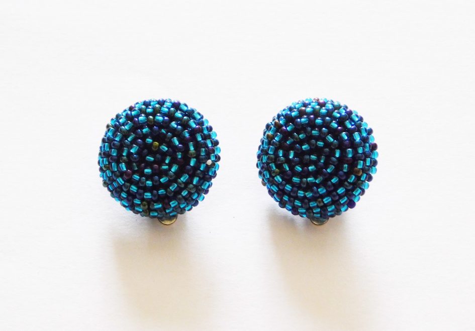 LUNGI CLIP-ON EARRINGS